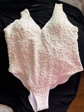 SHEIN White Textured V-Neck One-Piece Swimsuit with Numbered Emboss